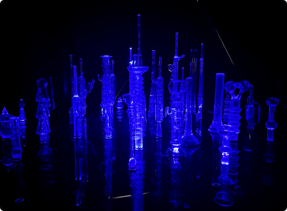 installation de l'oeuvre LES TELEPATHES de Claire Williams à l'exposition Capture #2 au pavillon - dispositif télépathique.